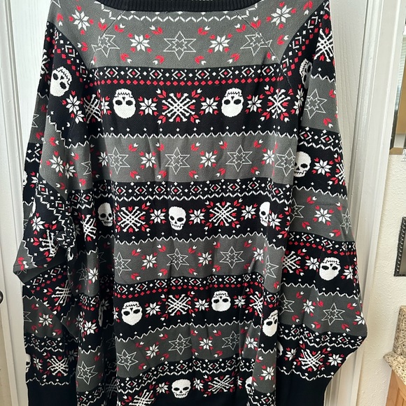 Torrid skull sweater NWT - Picture 3 of 3